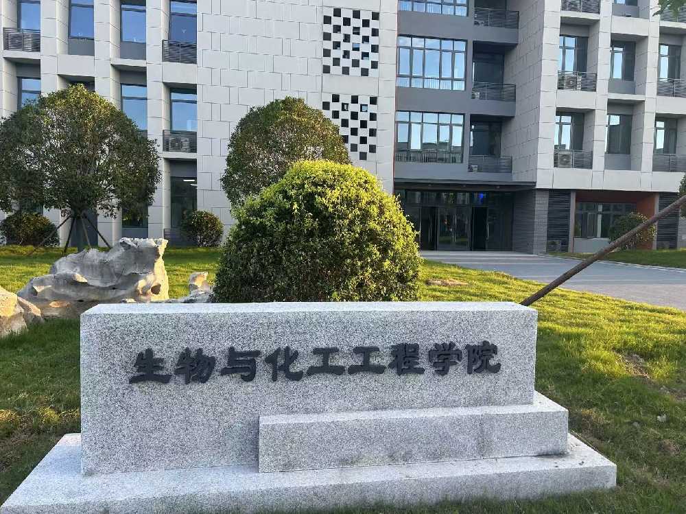 湖州市扬州职业大学体育场高杆灯项目